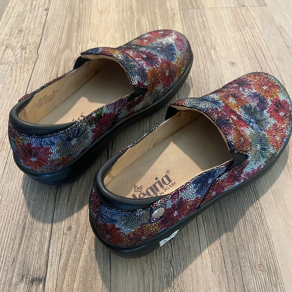 Nurse slip-in clogs
